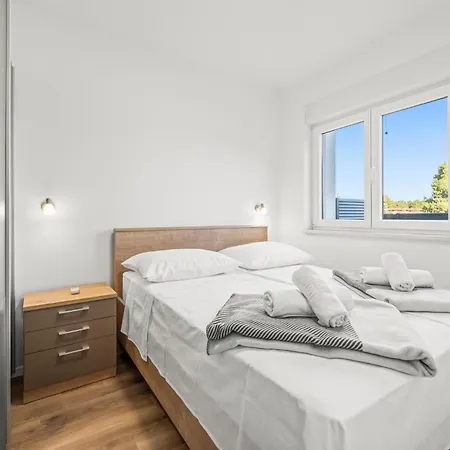 4 Bedroom Awesome In Срима