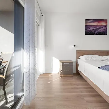 4 Bedroom Awesome In *