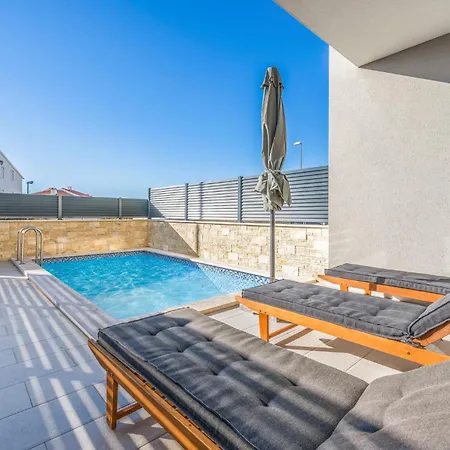 Дом отдыха 4 Bedroom Awesome In *