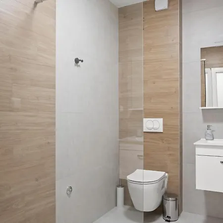 4 Bedroom Awesome In *