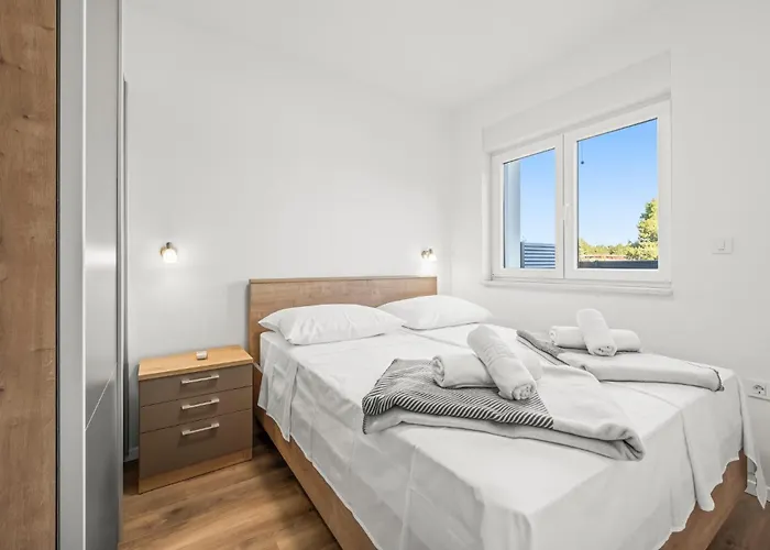 4 Bedroom Awesome In Srima