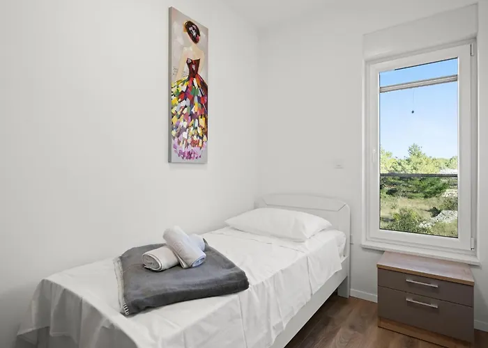 4 Bedroom Awesome In