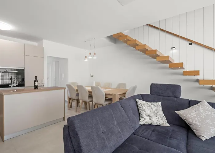 4 Bedroom Awesome In Vakantiehuis