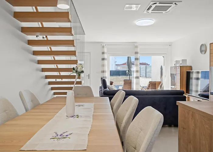 4 Bedroom Awesome In Vikendica Srima