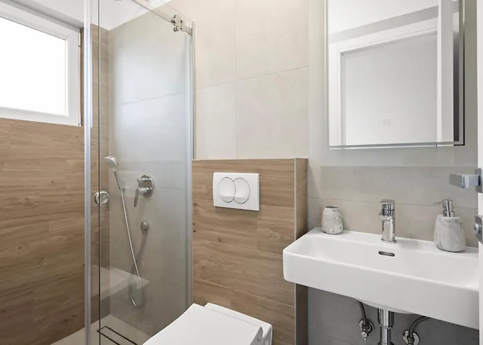 4 Bedroom Awesome In Vakantiehuis *