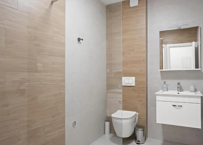 4 Bedroom Awesome In *